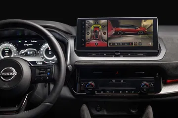 Vista del avanzado sistema de entretenimiento del Nissan Qashqai 2024.
