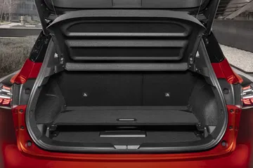 Vista del espacioso maletero del Nissan Qashqai, mostrando acabados y capacidad de carga.