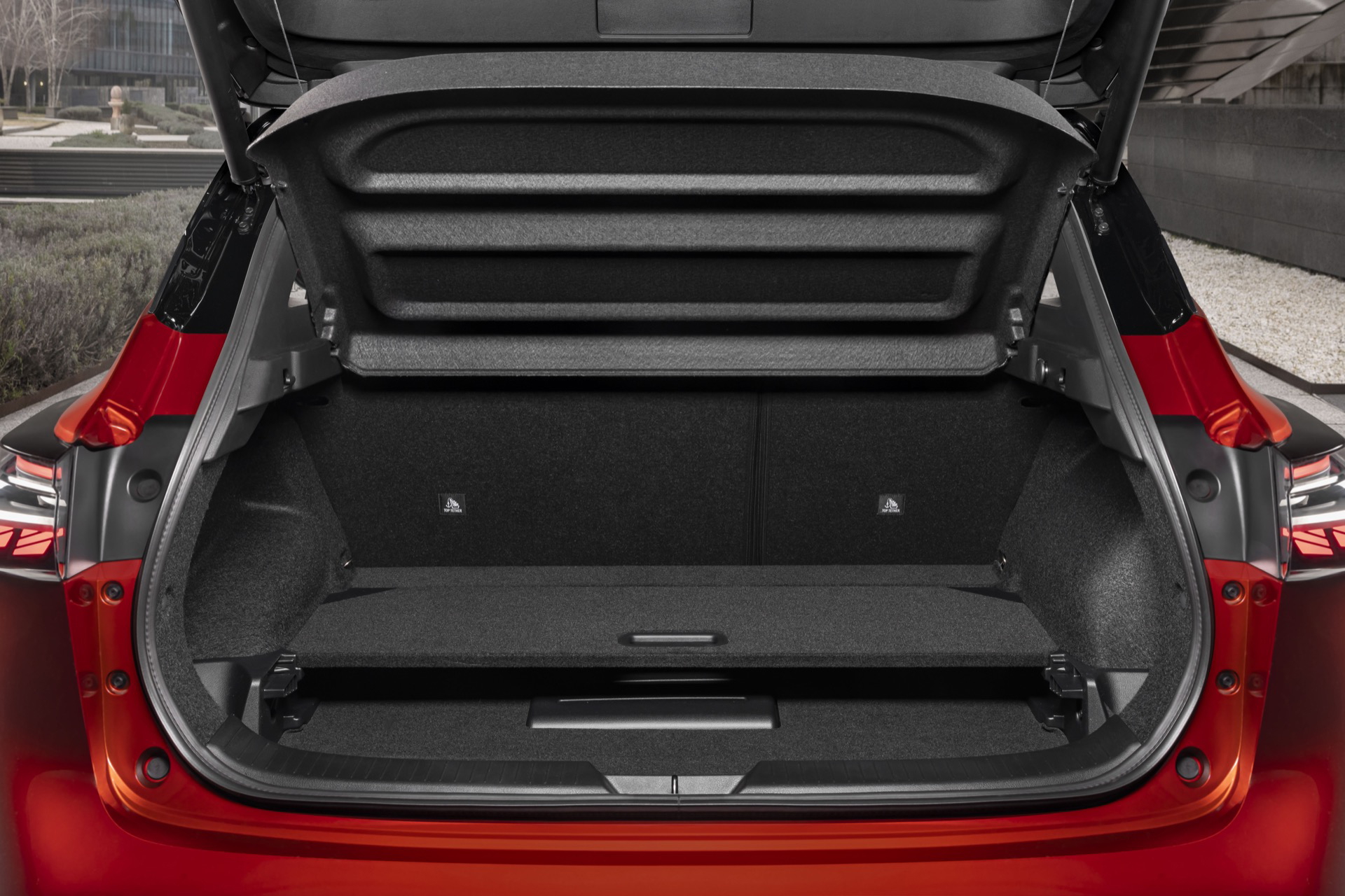 Vista del espacioso maletero del Nissan Qashqai, mostrando acabados y capacidad de carga.