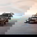 Vista frontal y lateral del nuevo Citroën e-C3 Aircross, destaca su diseño moderno y robusto.