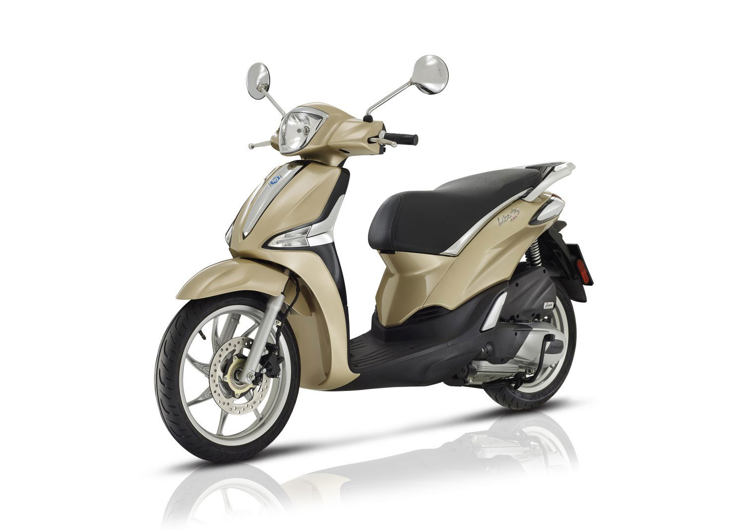 Vista lateral del scooter Piaggio Liberty 13 destacando su diseño urbano y elegante. Vista lateral del scooter Piaggio Liberty 13 destacando su diseño urbano y elegante.