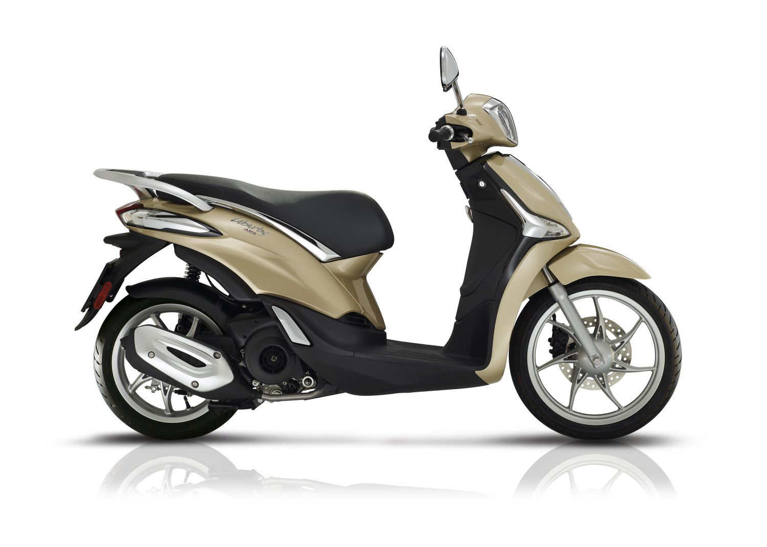 Vista lateral de un scooter Piaggio Liberty 14, destacando su diseño ágil y urbano. Vista lateral de un scooter Piaggio Liberty 14, destacando su diseño ágil y urbano.
