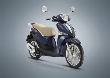 Vista lateral del Piaggio Liberty destacando su diseño práctico y urbano.