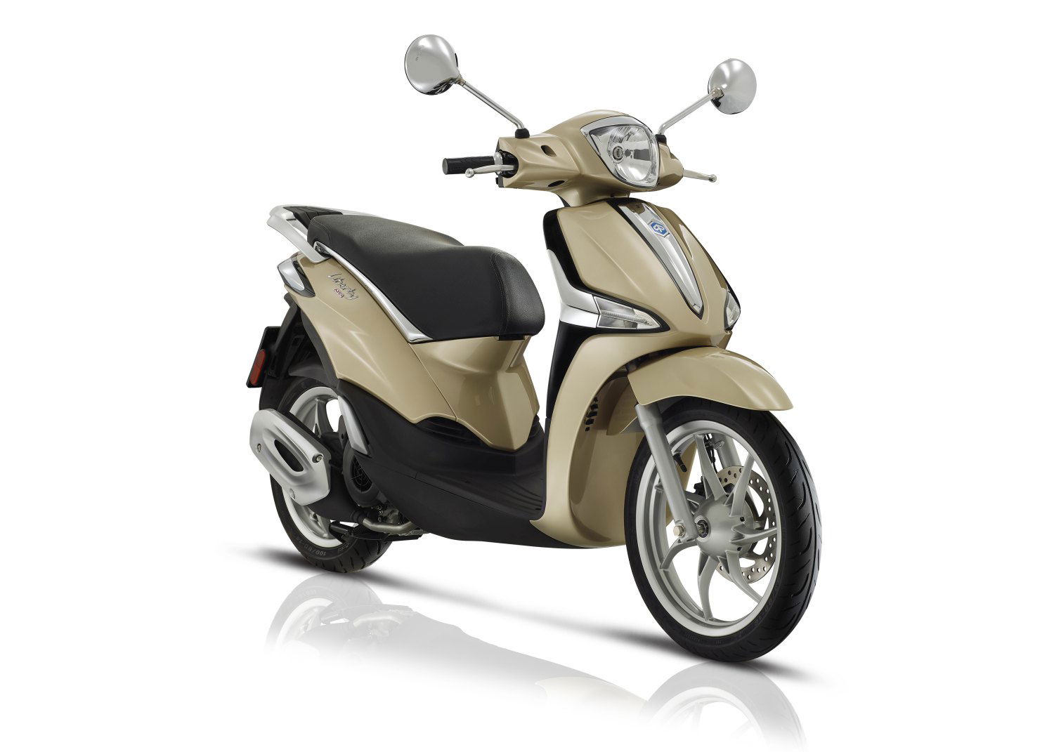 Vista lateral de la scooter Piaggio Liberty, destacando su diseño compacto y urbano. Vista lateral de la scooter Piaggio Liberty, destacando su diseño compacto y urbano.