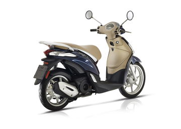Vista lateral del Piaggio Liberty destacando su diseño elegante y compacto.
