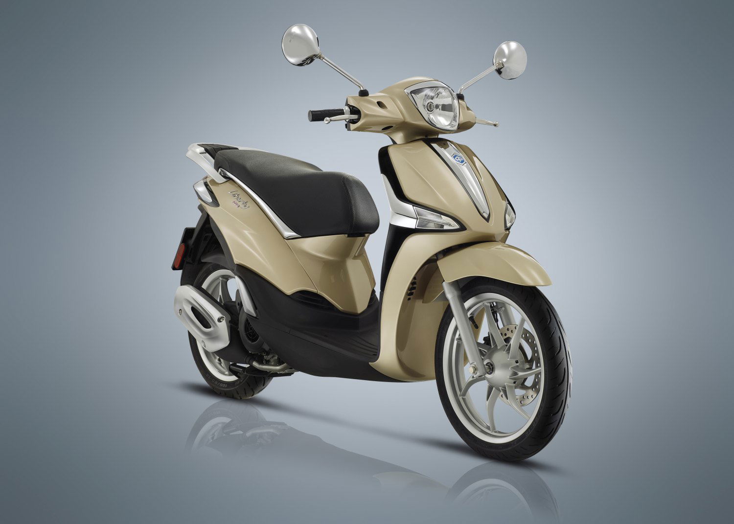 Vista lateral Piaggio Liberty destacando su diseño y líneas elegantes. Vista lateral Piaggio Liberty destacando su diseño y líneas elegantes.