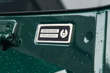 Vista cercana del distintivo