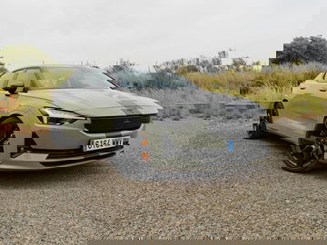 Vista del Polestar 2 BST Edition 230, destacando su diseño deportivo