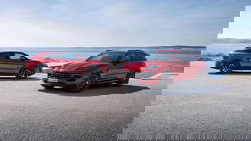 Vista lateral del Porsche Cayenne GTS 2024 mostrando su diseño y perfil deportivo.