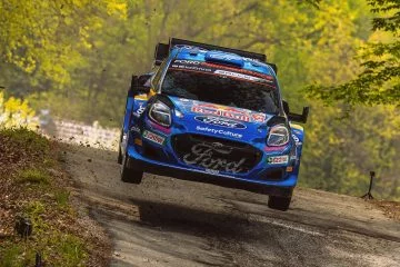 Ford Fiesta WRC enfrentándose a las curvas del Rally de Croacia 2024.