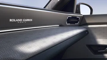 Detalle exclusivo edición Roland Garros en Renault 5 2025.