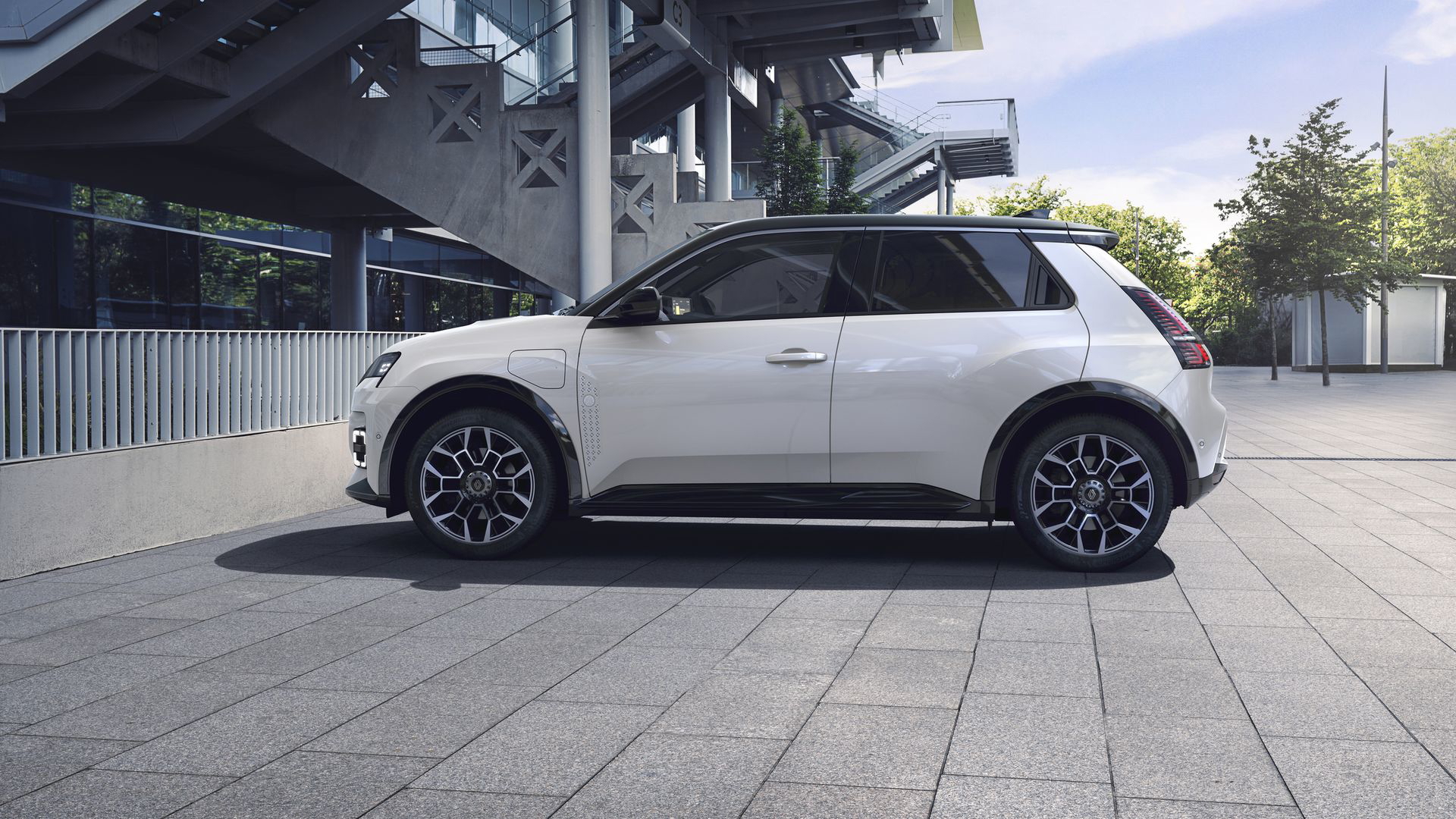 Renault 5 Roland Garros edición 2025, perfil elegante y deportivo.