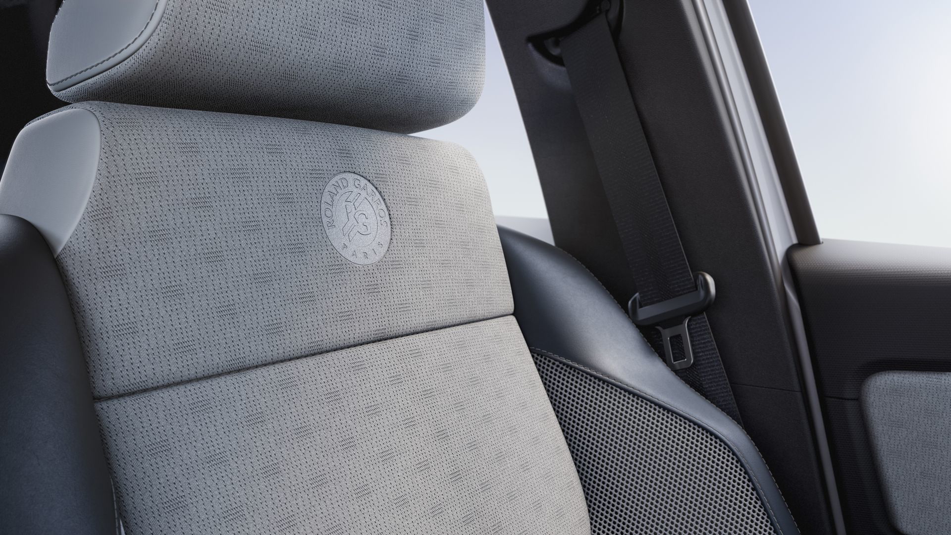 Elegantes asientos del Renault 5 Roland Garros, resaltando su tapicería exclusiva.