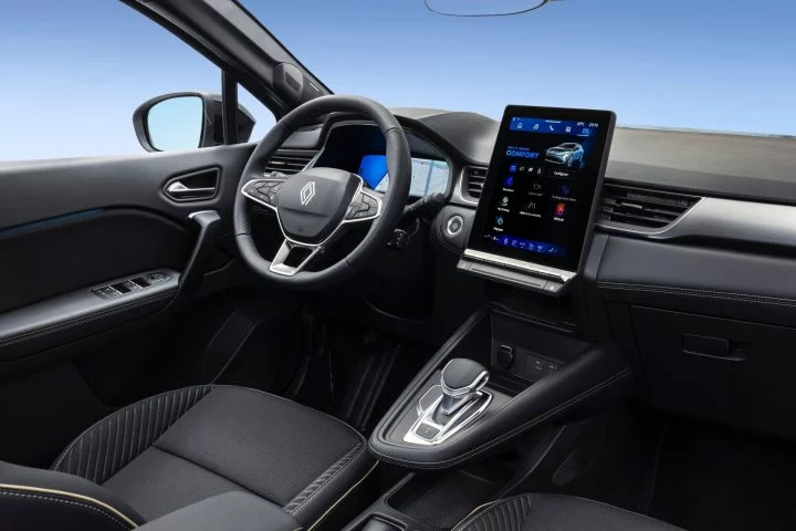 Elegante cabina del Renault Symbioz con enfoque en diseño y tecnología