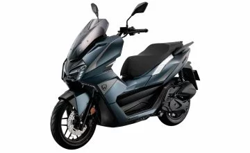 Vista lateral de un scooter Wottan, destacando su diseño dinámico y elegante. Vista lateral de un scooter Wottan, destacando su diseño dinámico y elegante.