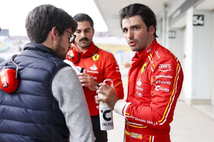Integrantes del equipo Scuderia Ferrari en el GP de Japón, estrategia y concentración.