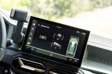 Vista del moderno sistema de infotainment del Dacia Duster.