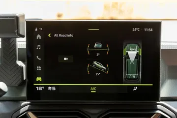 Vista del sistema de infoentretenimiento del Dacia Duster, claro y funcional.