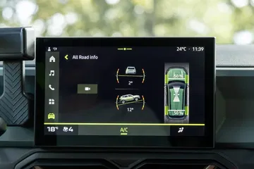 Vista del sistema de infoentretenimiento integrado en el Dacia Duster.