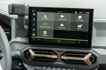 Vista del sistema de infotainment del Dacia Duster, clara y funcional.