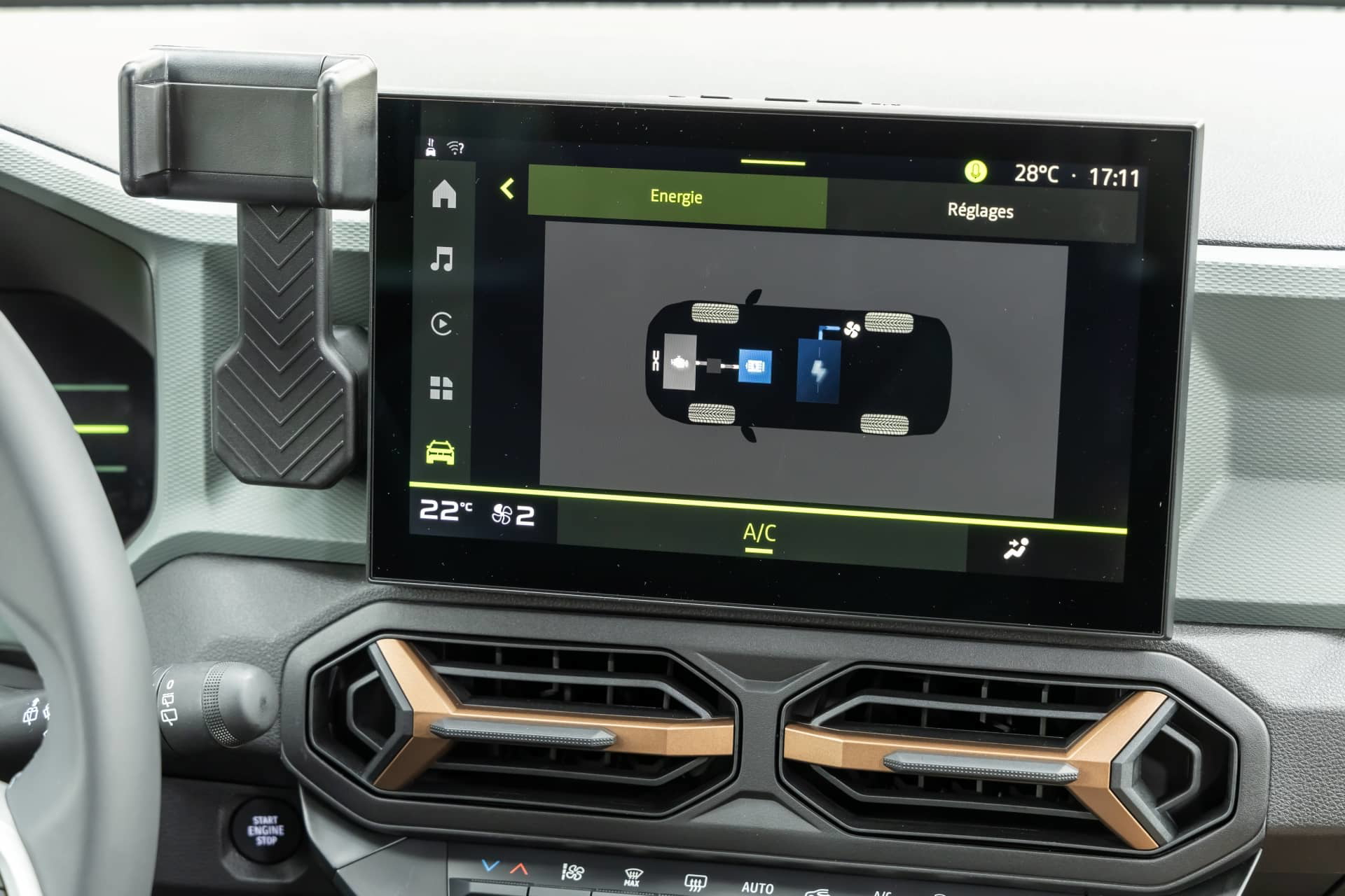 Vista del sistema de infotainment del Dacia Duster con pantalla táctil.