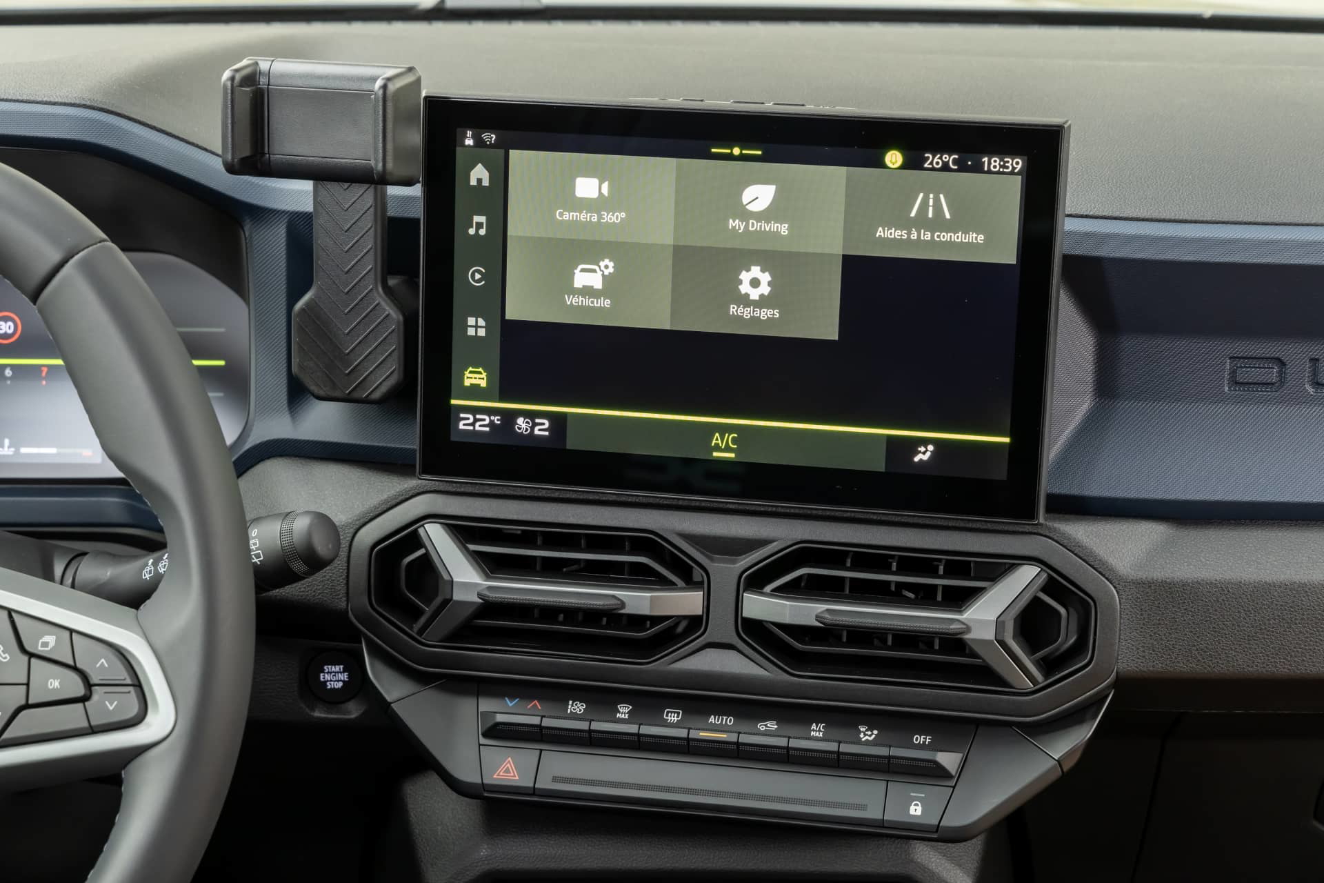 Vista cercana del sistema de infotainment del Dacia Duster.