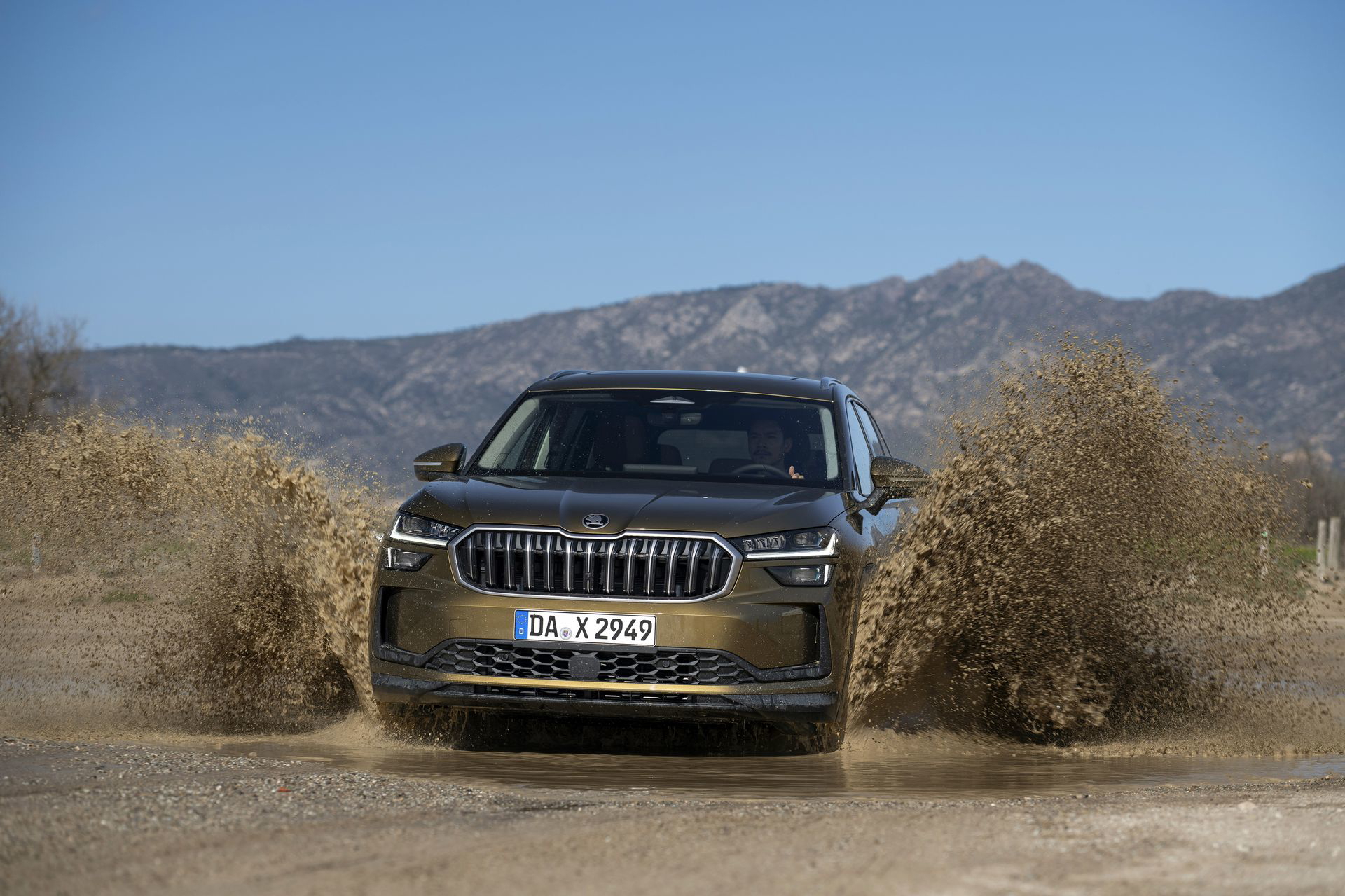 Nueva imagen del Škoda Kodiaq 2024 mostrando sus capacidades todo terreno.