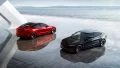 Vista elegante de un Tesla Model 3 Performance, resaltando su diseño aerodinámico y llantas deportivas.