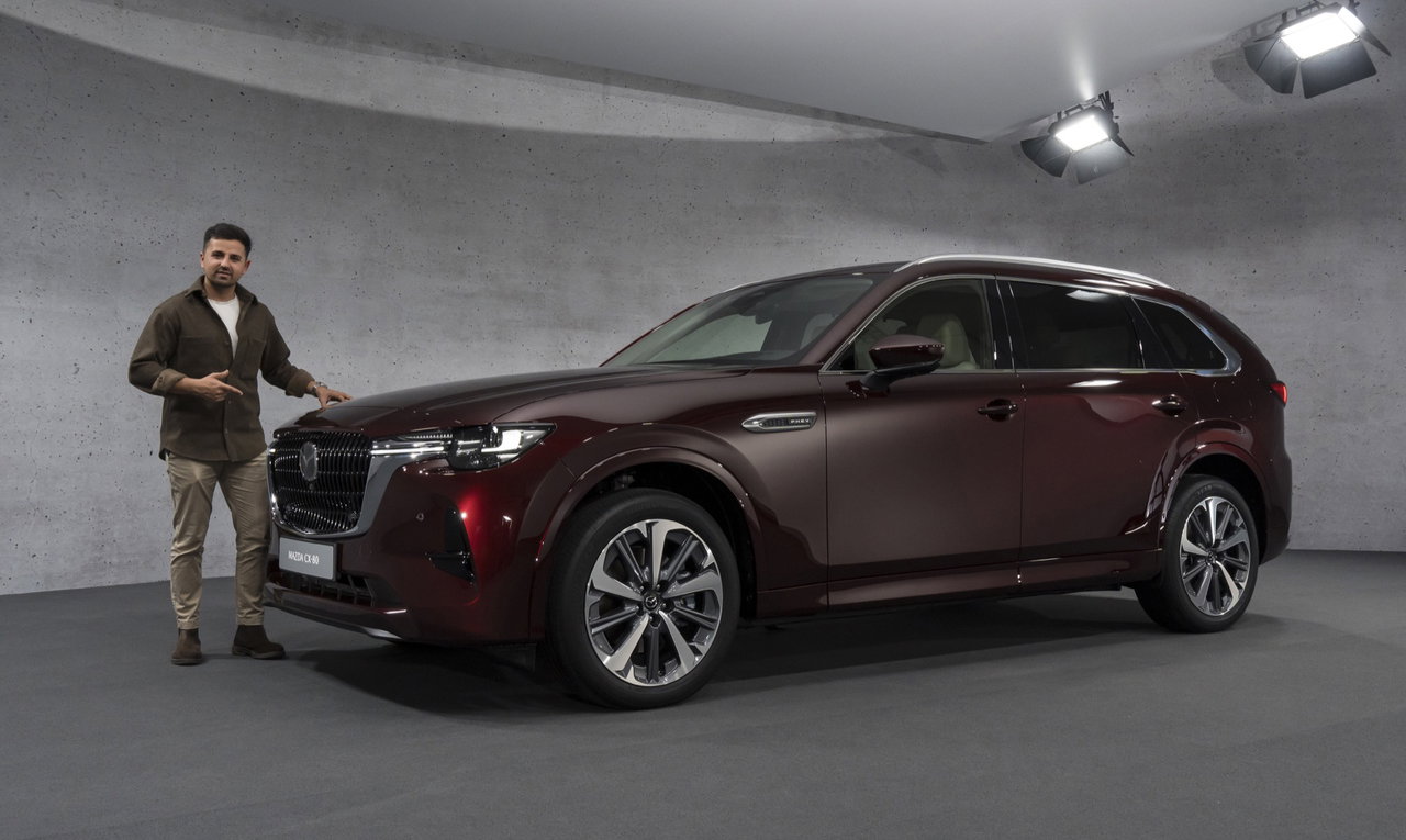 Vista lateral del Mazda CX-80, destacando su elegante línea de diseño. Vista lateral del Mazda CX-80, destacando su elegante línea de diseño.