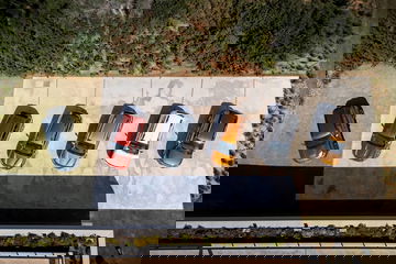 Vista aérea de la gama Dacia Duster, mostrando diseño de techo y formas.