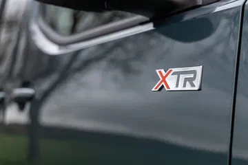 Vista cercana del distintivo XTR en Citroën Berlingo, realzando su diseño aventurero.
