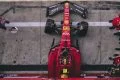 Vista aérea trasera del monoplaza de Scuderia Ferrari en pits durante el GP de Italia.