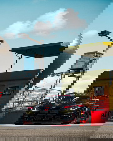 Max Verstappen al volante del potente BMW M4 GT3 en Ímola