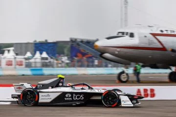 Vista dinámica del Jaguar de Fórmula E en competición