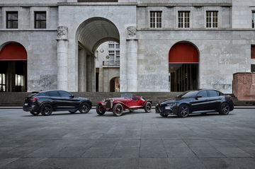 Vista lateral del Alfa Romeo Giulia y Stelvio Quadrifoglio