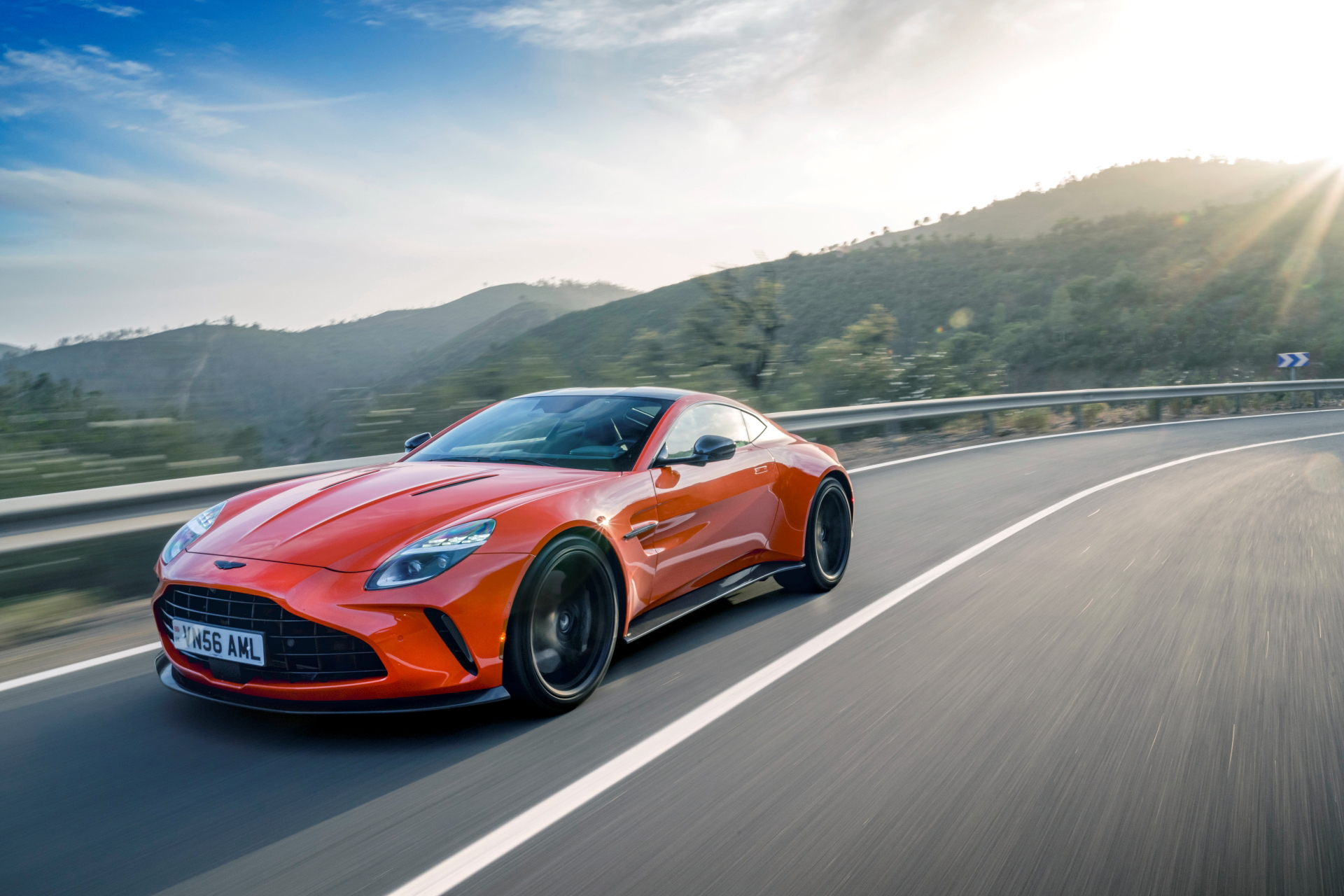 El Aston Martin Vantage 2024 luce un diseño impactante en su avance.