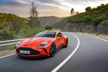 El Aston Martin Vantage 2024 despliega elegancia y deportividad en carretera