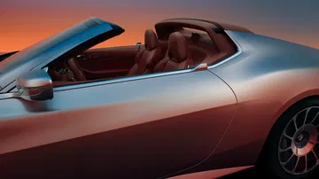Vista lateral del BMW Concept Skytop destacando su diseño de techo abierto.