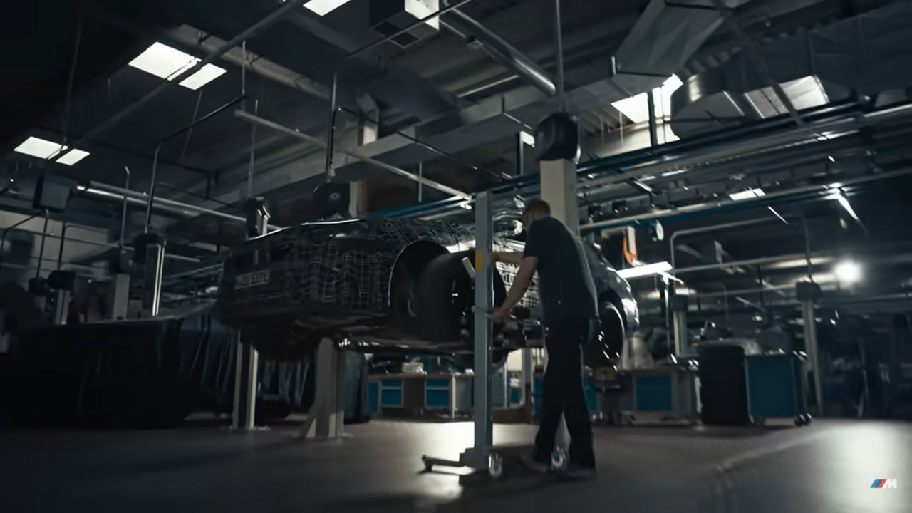 Imagen poco reveladora del posible interior de la planta de ensamblaje BMW. Imagen poco reveladora del posible interior de la planta de ensamblaje BMW.