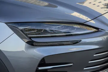 Vista detallada de luces del BYD Seal. Diseño moderno y elegante.