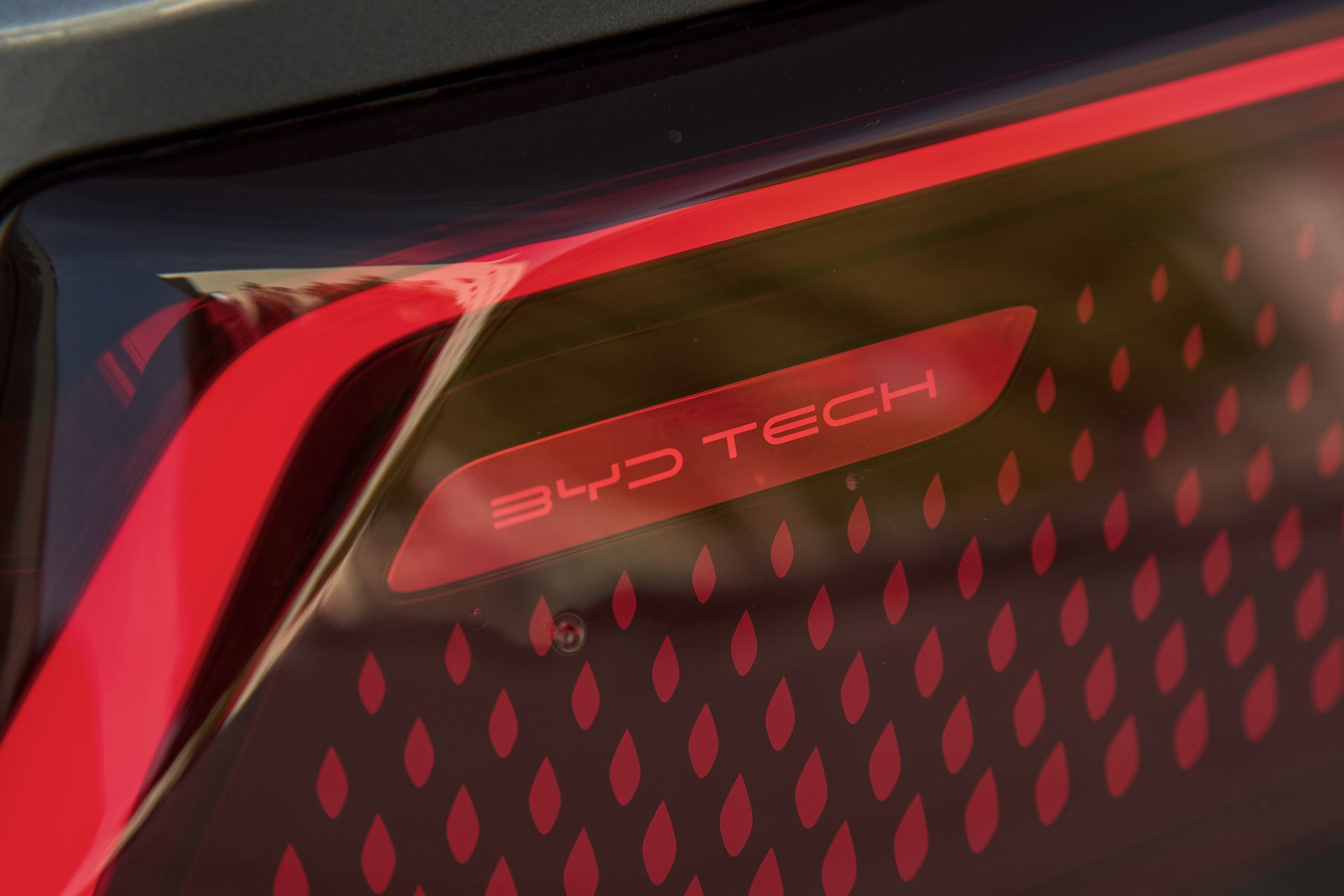 Foco trasero con diseño distintivo del BYD Seal 2024