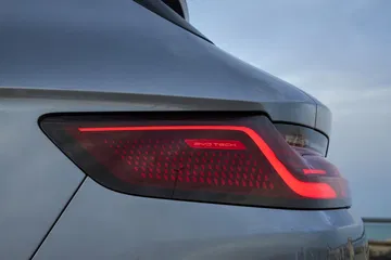 Vista parcial trasera del nuevo BYD Seal.