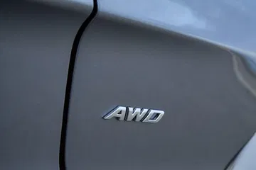 Vista del insignia AWD, destacando tracción total.