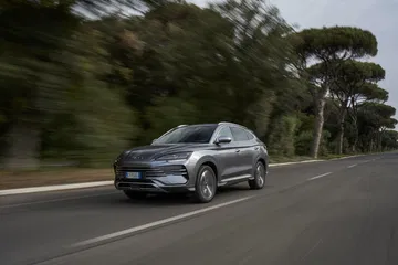 BYD Seal perfil dinámico mostrando líneas aerodinámicas