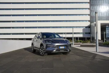 BYD Seal en posición destacada, diseño vanguardista.