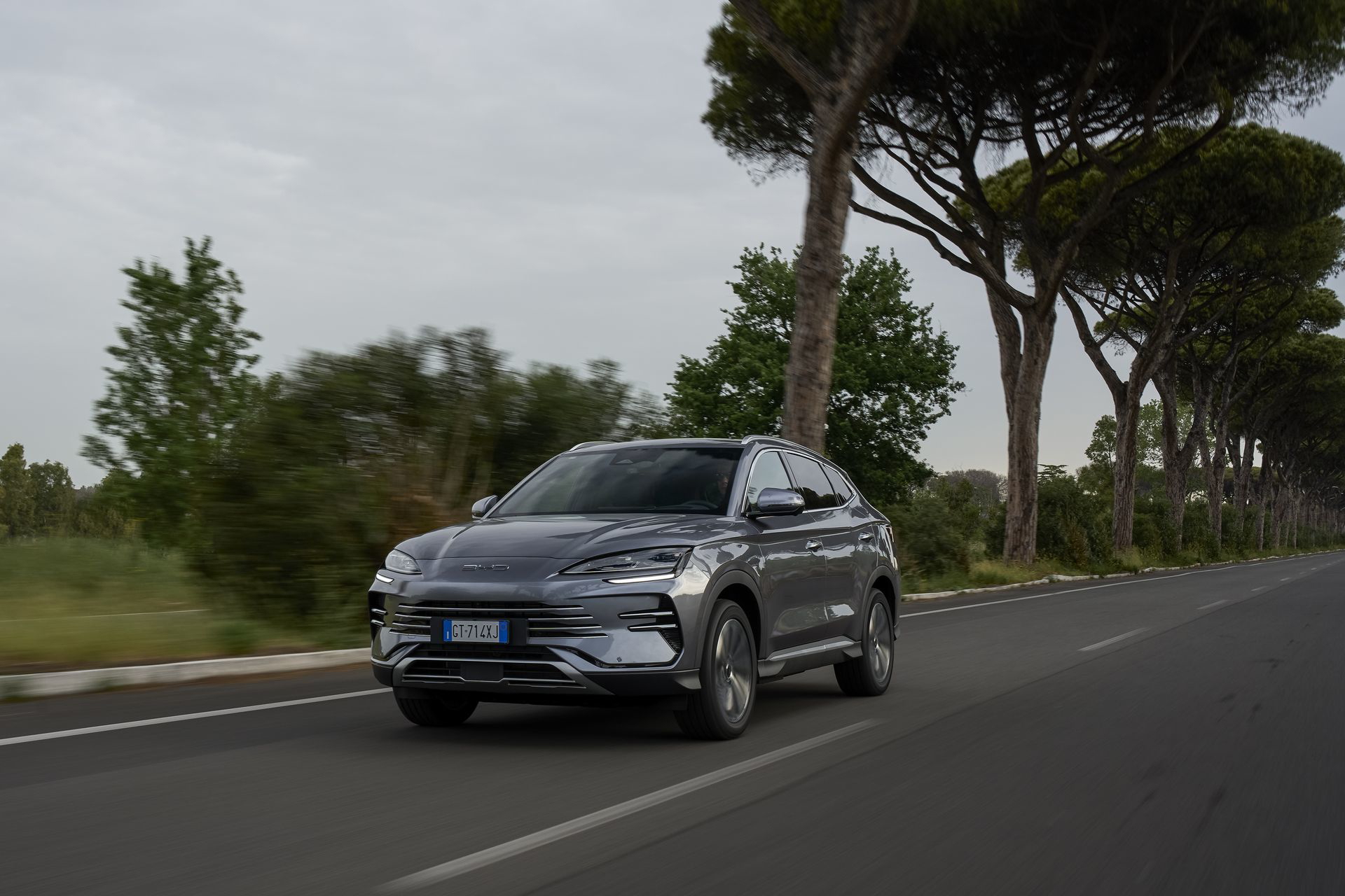 Vanguardista SUV BYD Seal en movimiento, eficiencia y estilo