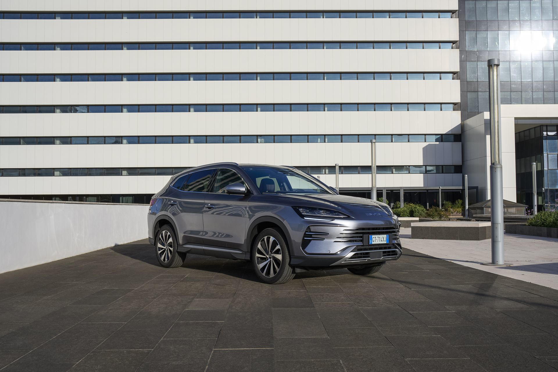 Vista lateral del BYD Seal que promete revolucionar el segmento SUV.