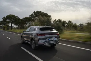 BYD Seal en dinámica, diseño que conjuga elegancia y deportividad.