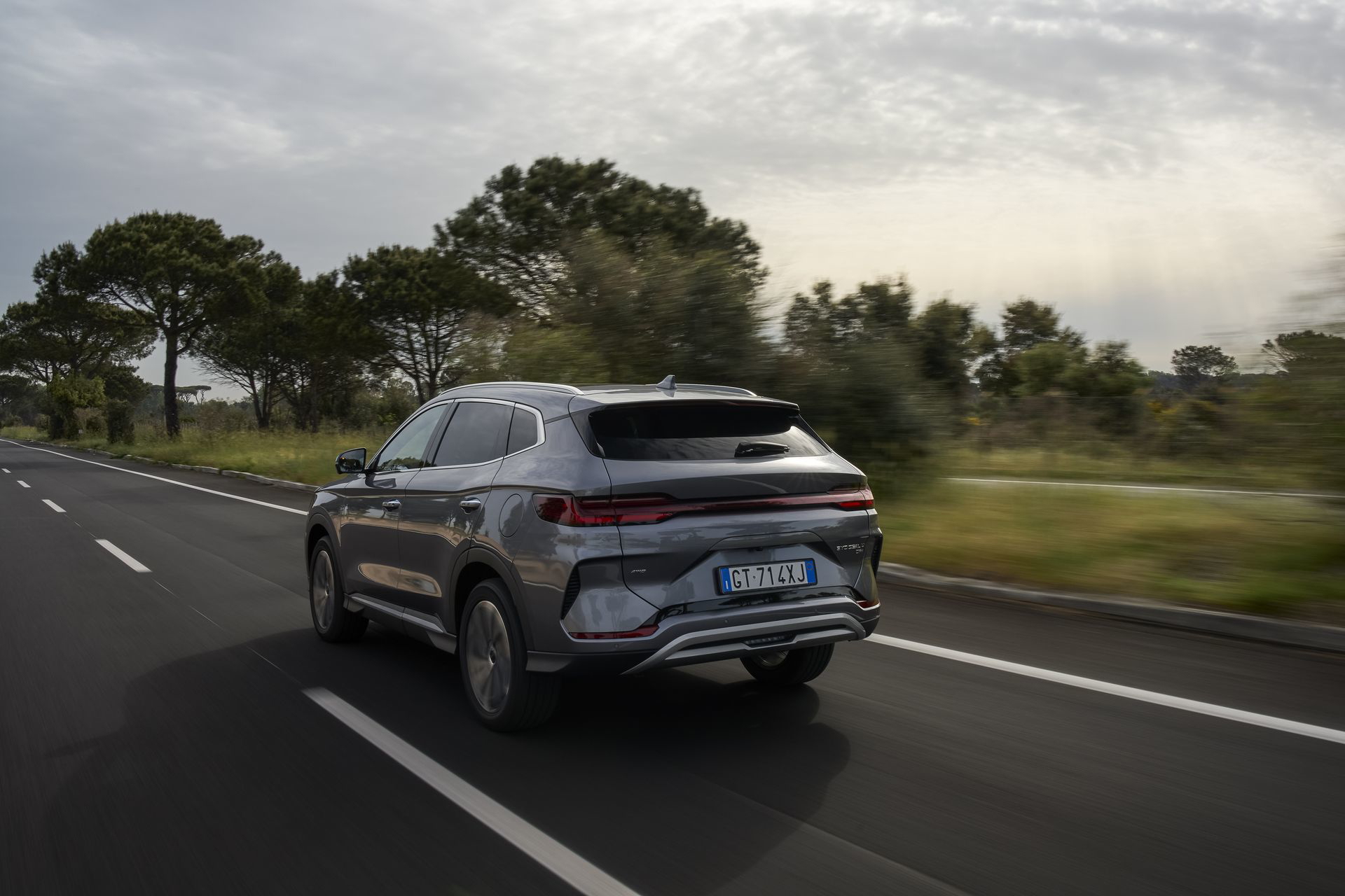 BYD Seal en dinámica, diseño que conjuga elegancia y deportividad.
