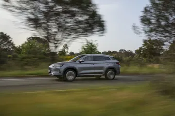 Dinámica lateral del BYD Seal en movimiento